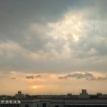 △2017年8月，广州白云。还记得初到广州时，为了看晚霞，我和同事两个人一路狂奔回小区，一口气爬了7楼。最后在楼顶像个傻逼一样欢呼雀跃。（原谅两个来自成都的土包子，在成都基本上见不着晚霞）。