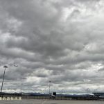 △2017年8月，广州白云。天空留下飞机的影子。