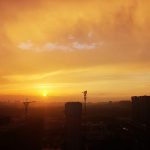 在成都的楼顶遥望雪山